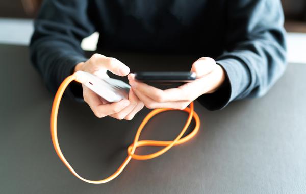 手機整夜充電可行嗎？有啥注意事項？這幾點要掌握